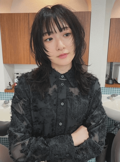 元乃木坂46・生駒里奈、ウルフカットで”ガラり”とイメチェンをした近影を公開！変貌ぶりに大反響が起きる