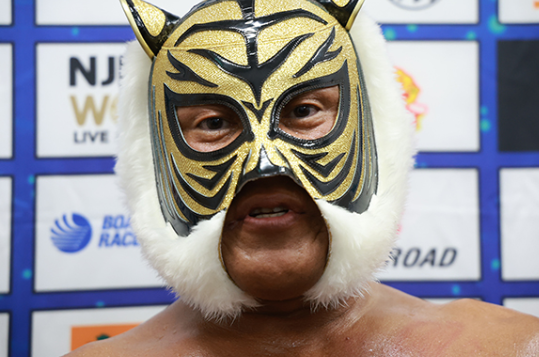 四代目タイガーマスク 4代目タイガーマスク、来年7月での現役引退を発表 | スポーツ