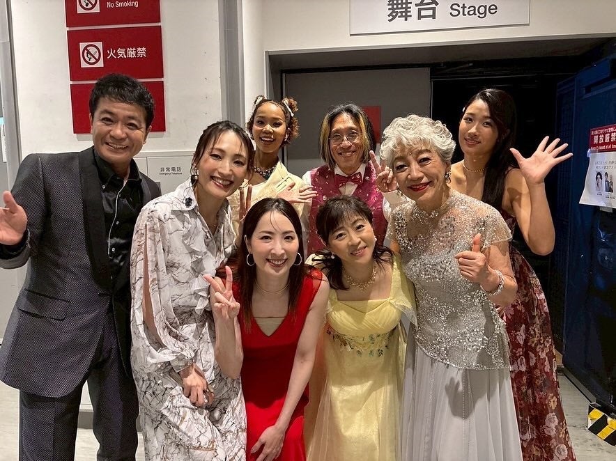 83年不作デビューと言われたタレントが、今は輝くステージに参列！