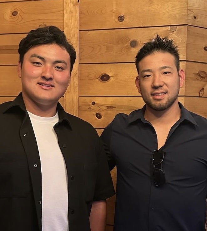 花巻東高から世界へ　野球界沸かす2人の豪華ツーショット