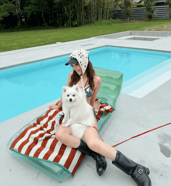 藤田ニコル 愛犬・ユキとの2Sを公開📸「ユキちゃんとにこちゃん 可愛すぎる💖」