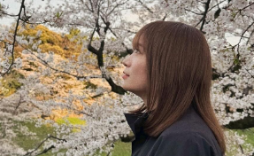 「桜と美女、最強の組み合わせ」秋元真夏の春ショットにファンうっとり