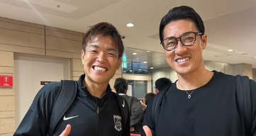 南雄太、西川周作との2ショット公開「800試合出場おめでとう！」