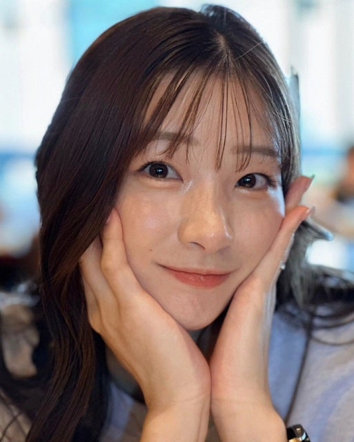 足立梨花、無加工の美肌ショットにファン感激！エイジング後の素顔を公開