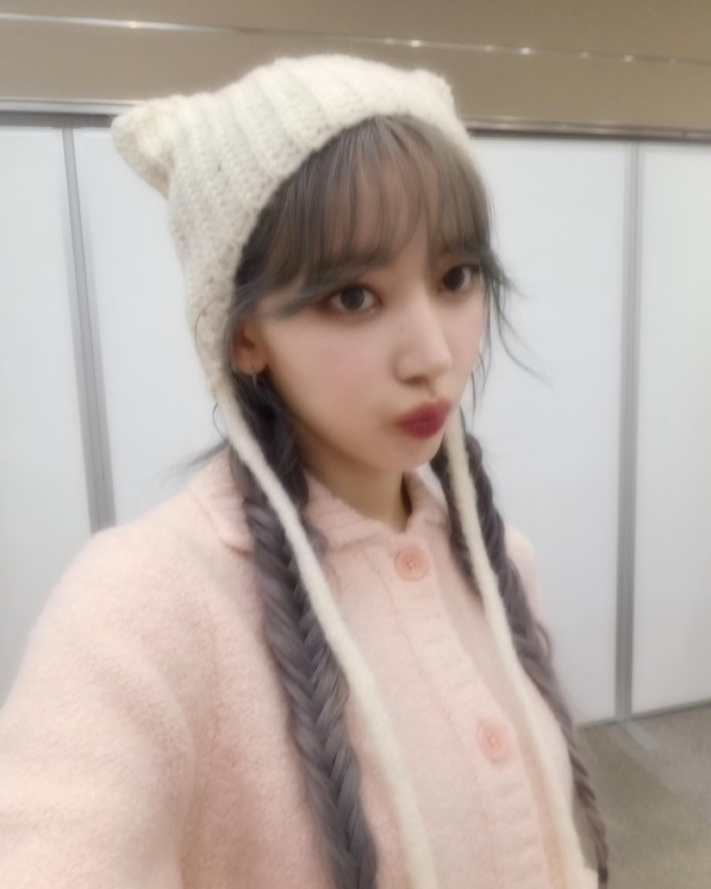 元HKT48のメンバーは韓国を拠点に世界で大人気!? 宮脇咲良が最新自撮りショットを公開!!