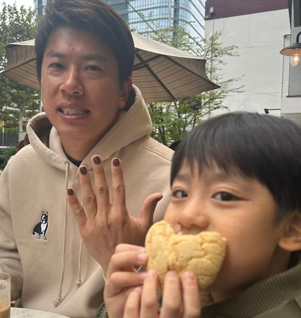 もしかしてキャッチャー転向…？千葉ロッテ角中勝也が新しいネイルを披露