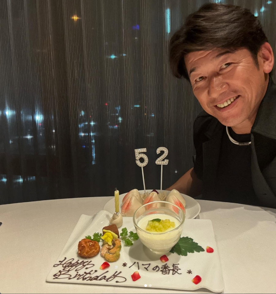 三浦大輔、52歳の誕生日を報告 笑顔のバースデーショットに祝福の声続々