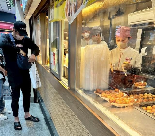 高田延彦、たこ焼きの香りに思わず釣られたオフショットを公開