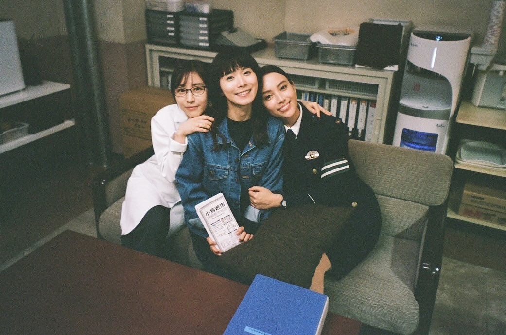 滝沢カレンがドラマ撮影でのオフショット公開！