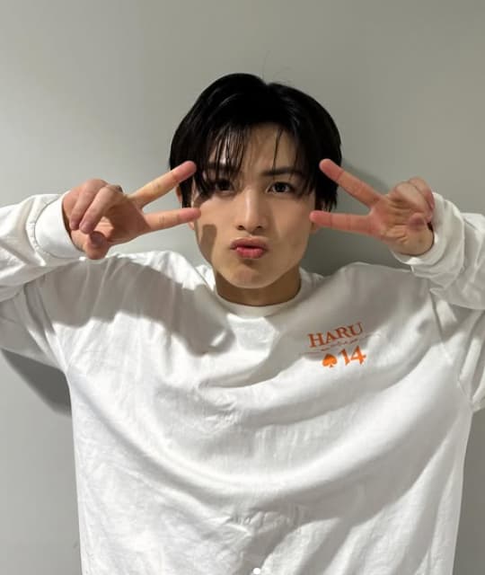 超特急 柏木悠がダブルピースを披露！可愛いと話題に！