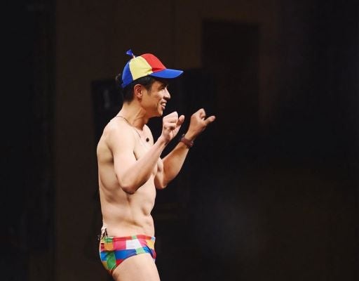 小島よしお、爆笑お笑いフェスin釧路で超満員のステージ。鍛え抜かれた姿に元気をもらう