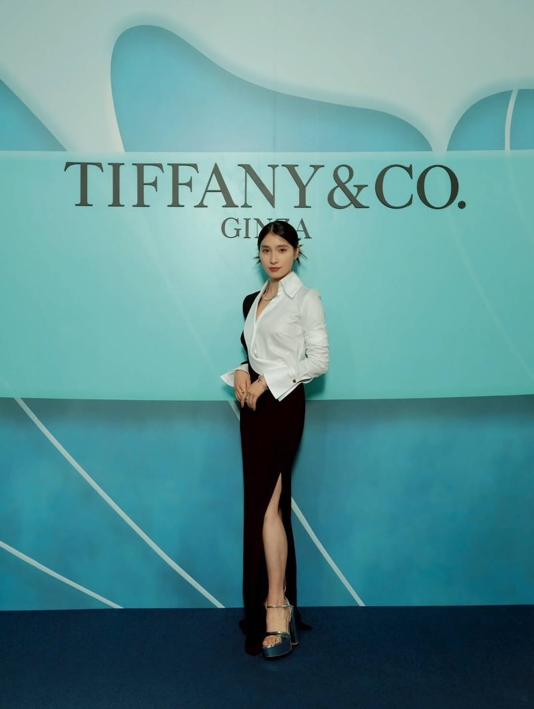 土屋太鳳がティファニー銀座に降臨！美脚際立つ“女神ショット”にファン歓喜！
