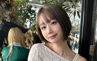 あらた唯、いちごパフェと春満喫SHOT「GWいかがお過ごし？」