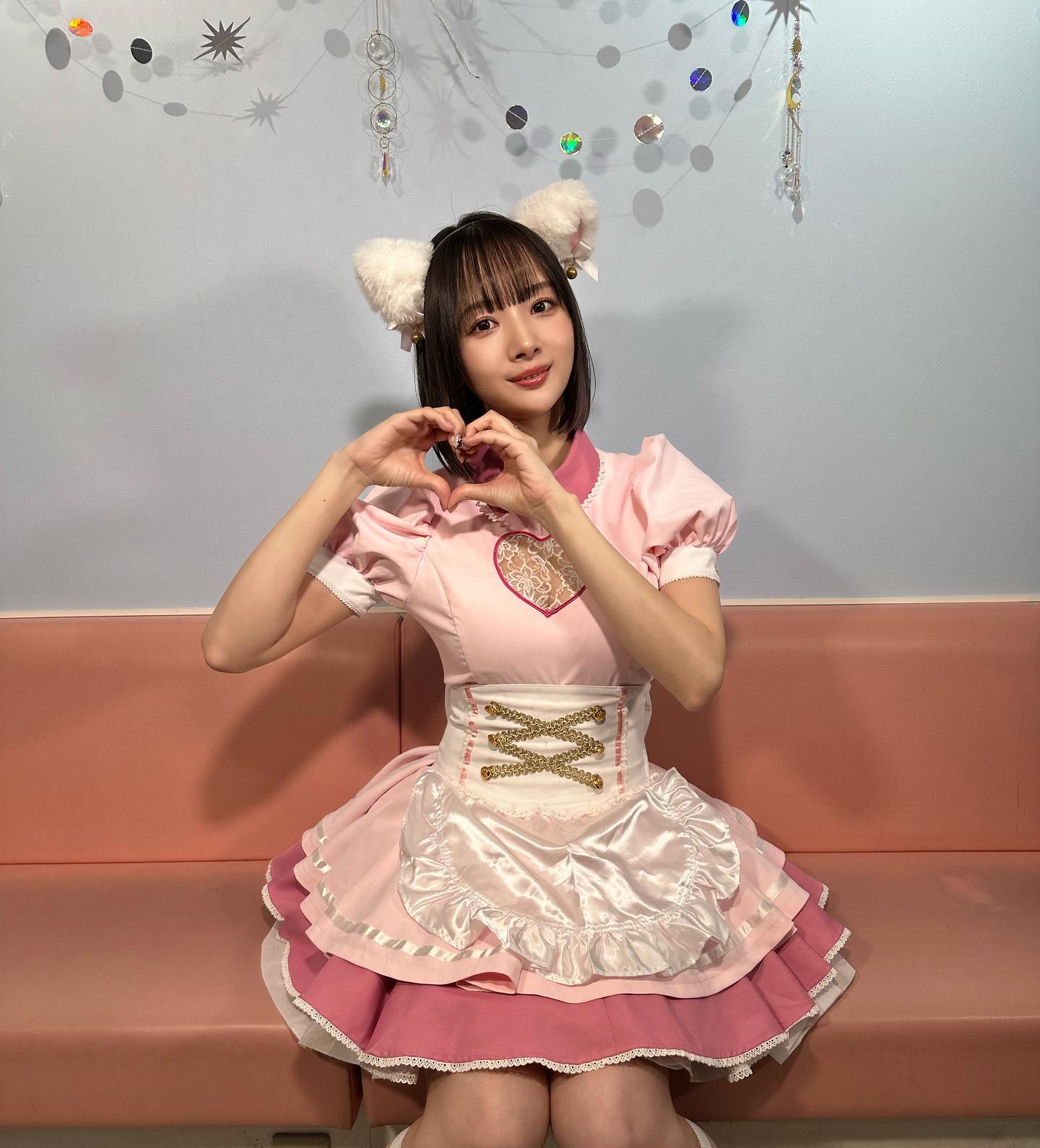 岡田紗佳がメイド服で「萌え萌えきゅん」