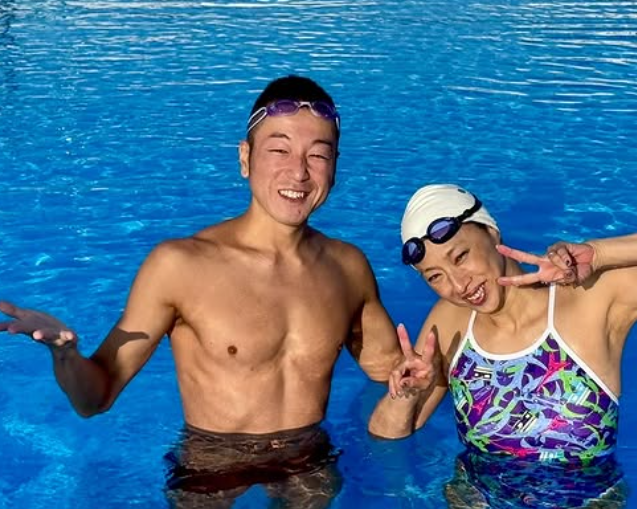 爽快な朝に感謝！小谷実可子、59歳バースデーをプールで祝福