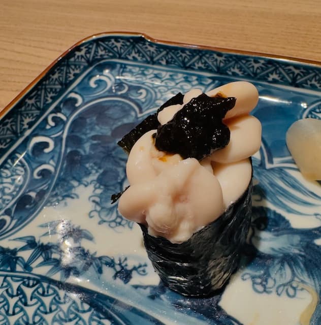 「堪能しました〜」尾木ママが美味しいお寿司を堪能！