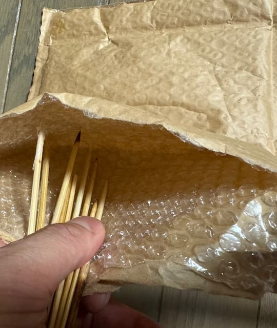 「取っておくと便利ですよ！」マシンガンズ滝沢が紹介、竹串を捨てる際に便利なものとは！？