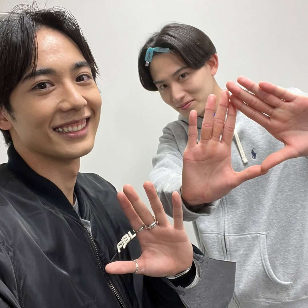 若手俳優の藤林泰也が超英雄2025の仲良しショットを公開！