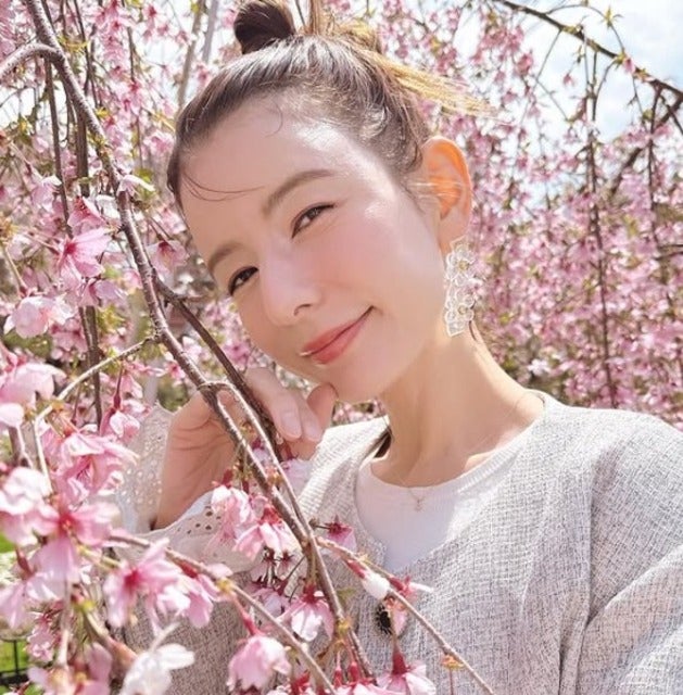 スザンヌが春っぽ天気のパンツスタイル私服を一挙大公開！