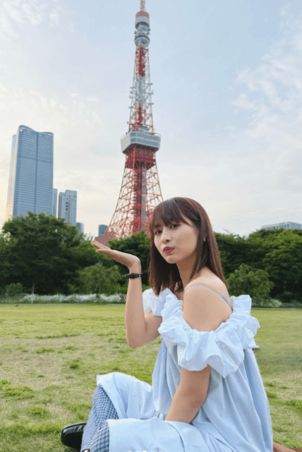 「東京タワーとベストマッチング」ロン・モンロウ(栗子)、オフショルワンピの最新ショットが可愛すぎると話題に！