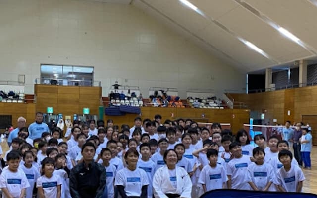 宇津木妙子、スポーツクリニックで子供たちと交流！『笑顔とパワーをもらいました』