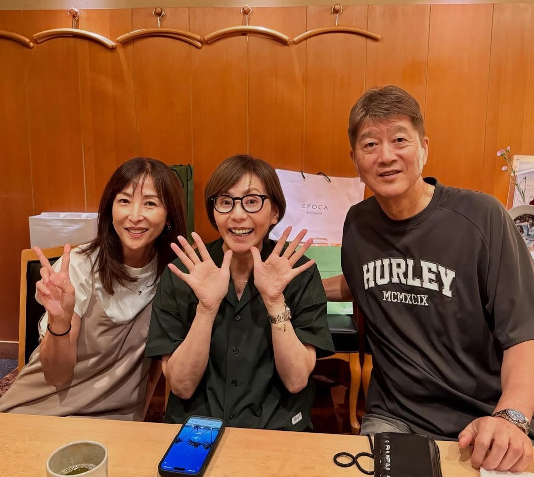 元祖グラビアアイドル奇跡の美魔女が、大物アスリート夫妻の寿司屋で堪能する！！