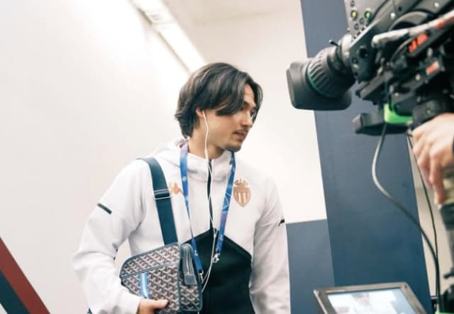 サッカー選手 南野拓実が試合ショットを公開！