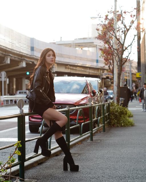 人気レースクイーン水神きき、「タイトミニ×ブーツ」の超絶美脚でファン悩殺⁉