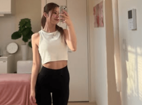 ラウンドガール兼任の美女トレーナー、街角ショット＆見目麗しいトレウェアフォトを公開！