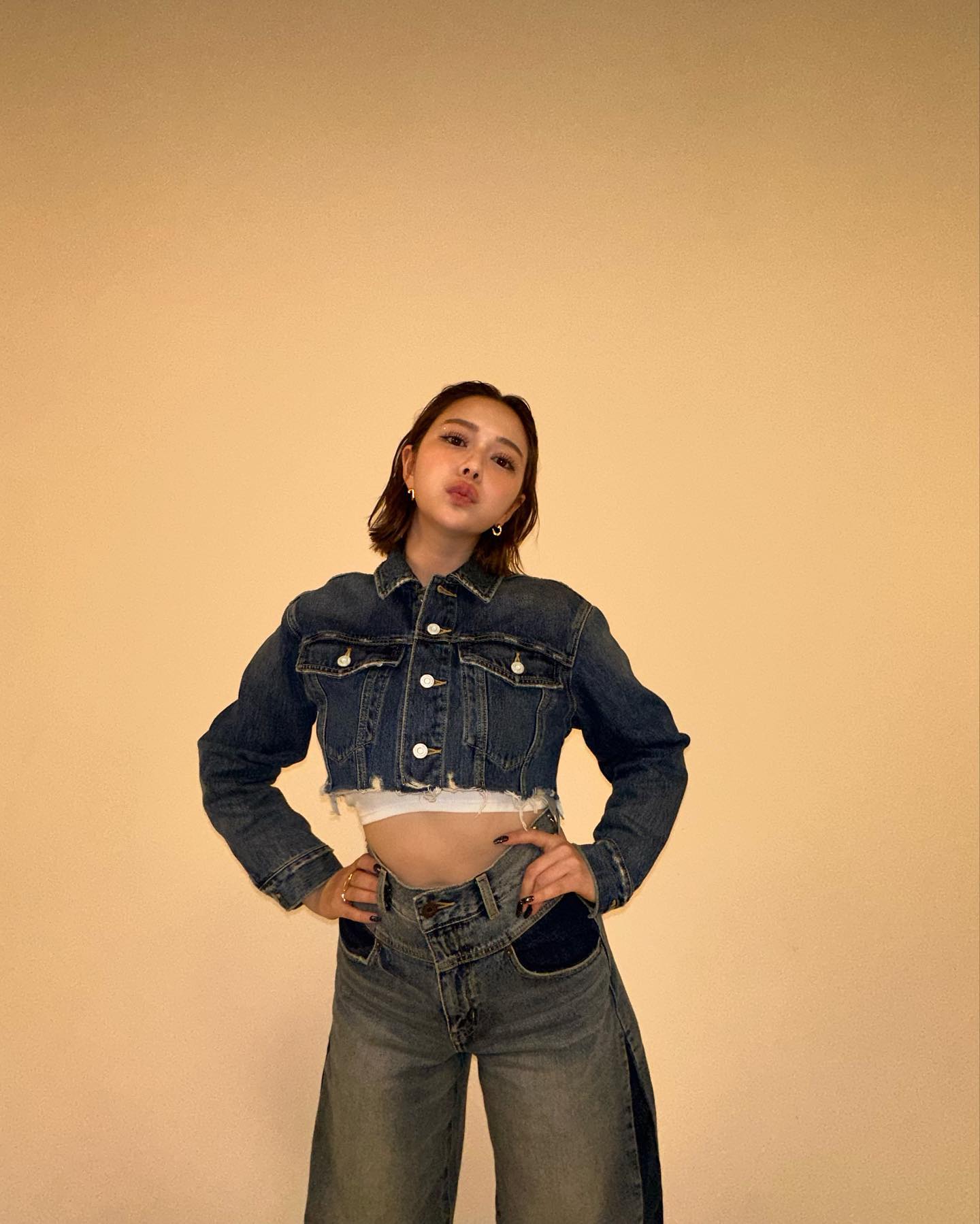 村重杏奈が息を35秒止めてお腹を引っ込めた写真が話題に✨