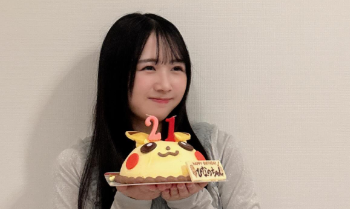 「この笑顔に癒されない人いる⁉」上村ひなの、21歳バースデーショットに祝福の嵐