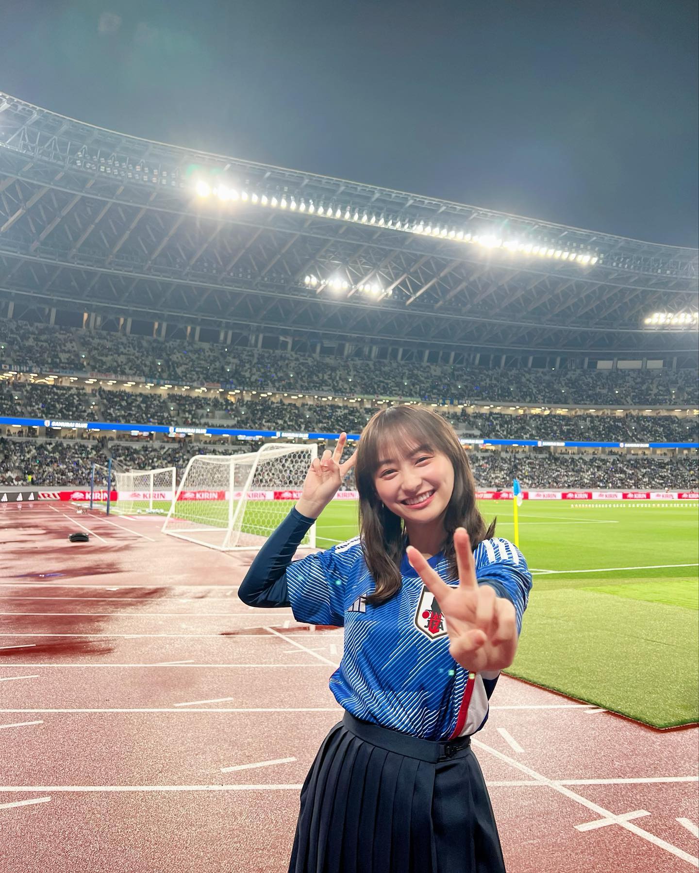 1st写真集で話題の影山優佳がユニフォーム姿を披露😍”可愛すぎる”と話題に❗️