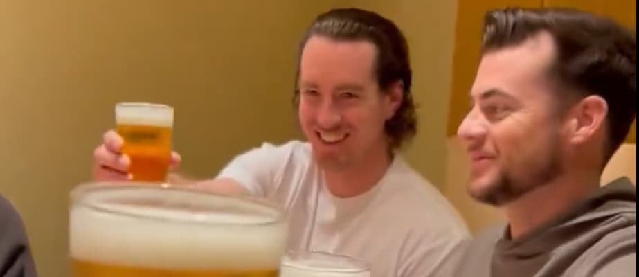 ヤクルト・田口麗斗　歓迎会を開催！！日本の味で新助っ人をおもてなし！