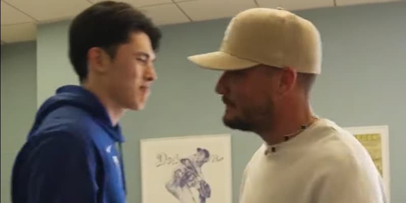 ドジャース背番号11の裏側を字幕付きで公開！！佐々木朗希がミゲル・ロハスに日本酒のプレゼント！MLB Japan