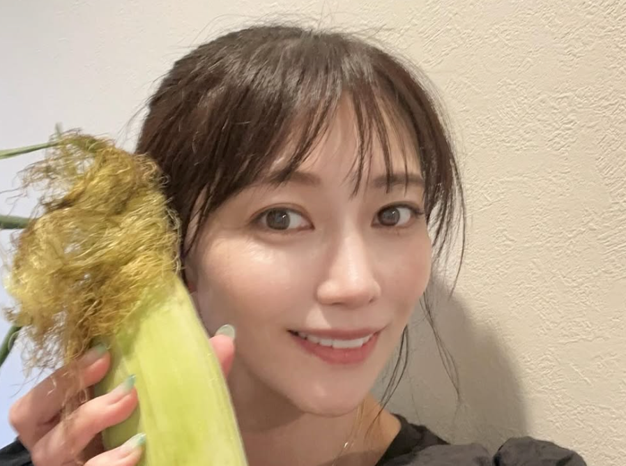 「甘くてジューシー！」飯田圭織、北海道産プレミアムとうもろこしに笑顔