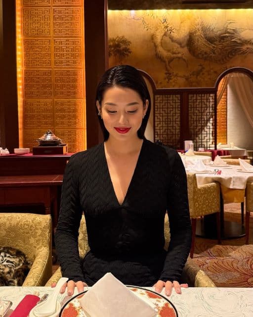 「ほんとゴージャス」すみれ、〇〇がうしろに写ったショットでファンに新年のご挨拶！