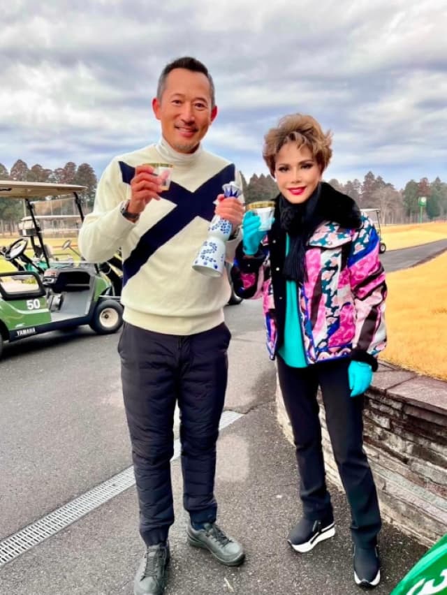 デヴィ夫人がゴルフ・コンペに参加「自力で18ホールを回ることができるなんて」