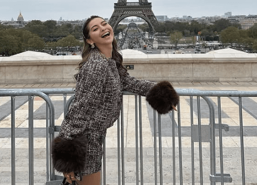 「かわいいポヨ！！」ゆきぽよ、120％スマイルのエッフェル・ショットが美麗だと話題に