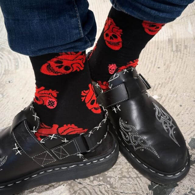 気分は上々のはずが…！？オシャレに決めた鈴木みのる、サンダルで外出したらまさかの雨に撃沈！