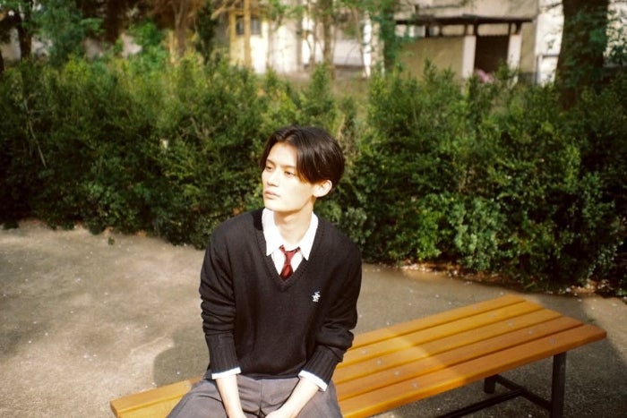 憂いを帯びた表情がかっこよすぎ！！藤原大祐の制服姿にファンはキュンとしています！