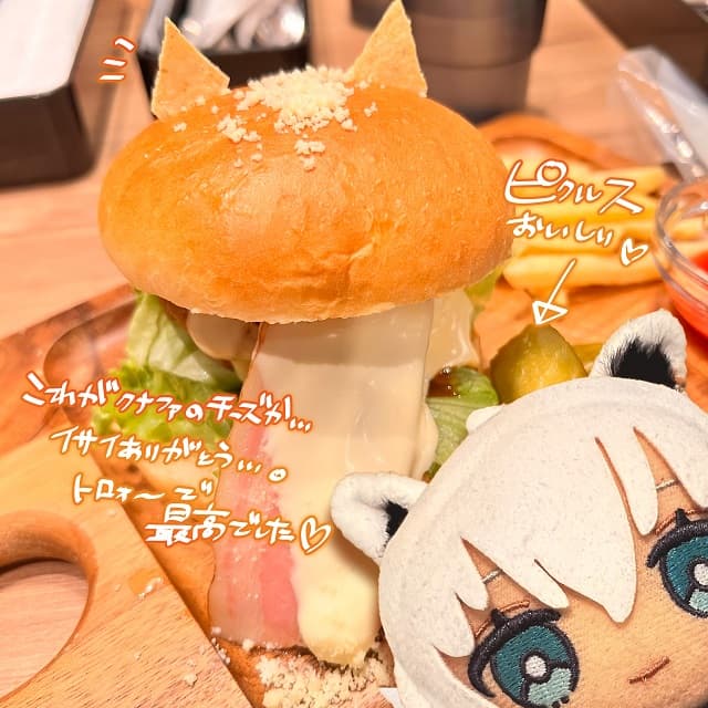 ホロライブ 白上フブキがカプコンカフェへ！モンハンとのコラボメニューに「バフいっぱい付きそうです」