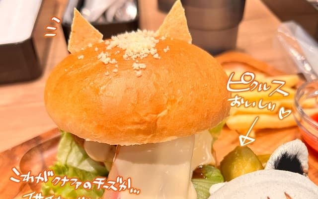 ホロライブ 白上フブキがカプコンカフェへ！モンハンとのコラボメニューに「バフいっぱい付きそうです」