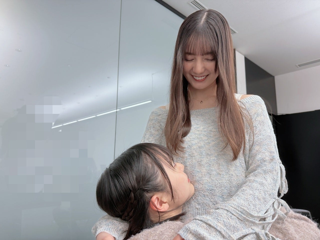 「尊いが暴れまくってる」日向坂46のめったに見られない密着ショットにファン歓喜