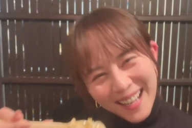 比嘉愛未、「ハイサイおじさん」熱唱！沖縄での美味しい一皿にほっこり