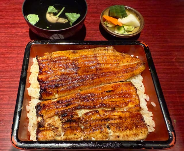 なだぎ武、人生初の二重層鰻重に「ボリュームが凄すぎて…」と絶句？