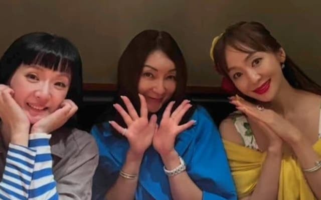 “Freedom Girls”集合！神田うの×千秋、豪華ディナーで心ほぐれる時間