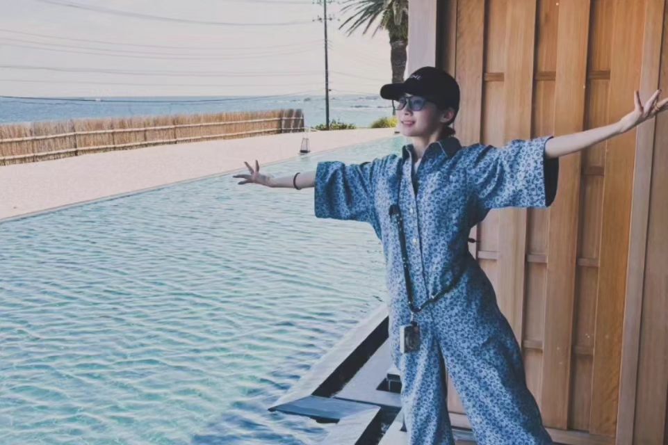 伊藤沙莉が『虎に翼』で共演中の土居志央梨と