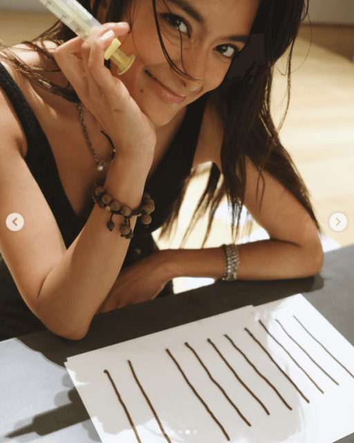 「手に持ってるものは注射器かな？」ローラが兄と手作りした物に注目が集まる