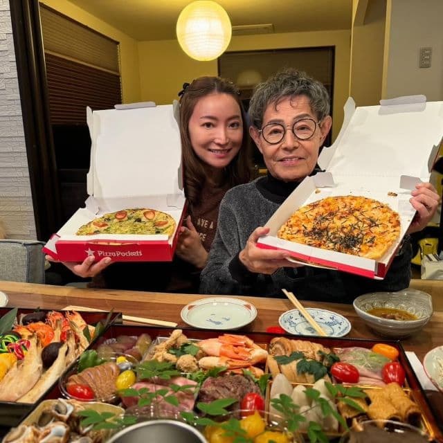 加藤綾菜、お正月は広島・岡山へ！夫・加藤茶との仲睦まじい2ショットを公開！