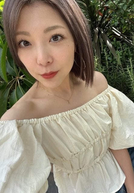 「赤からアッシュに一新！」元モー娘。小川麻琴、2か月ぶりヘアメンテで透明感UP！